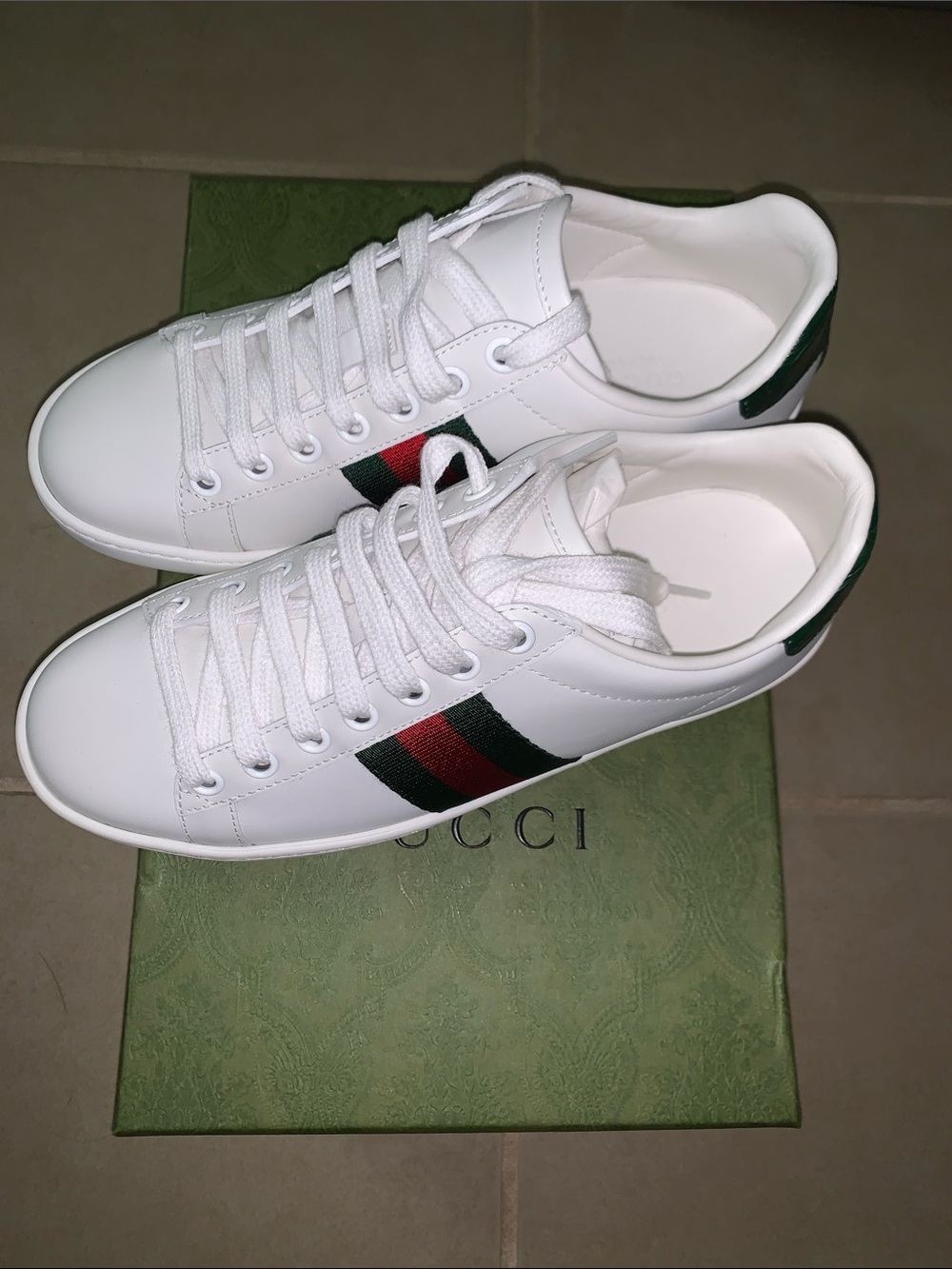 Gucci White Low-Top Sneakers with Red and Green Web Stripe - Picture 2 of 4